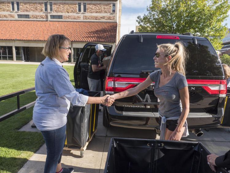 Boulder City Manager Jane Brautigam, left, greets Kim Ward of Lake Forest, IL, during move-in