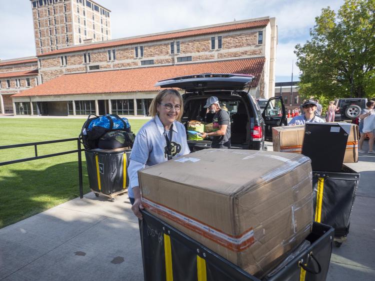 Boulder City Manager Jane Brautigam helping students move in the residence halls