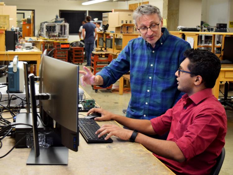 Dragan Maksimovic works with a student