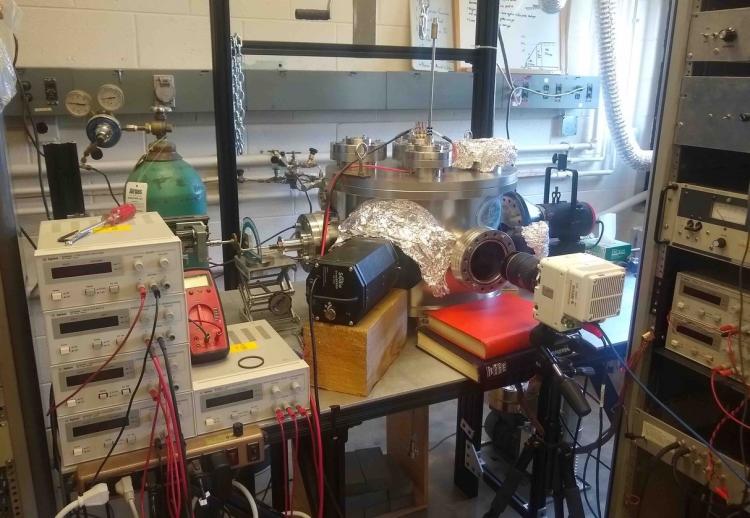 A vacuum chamber experimental setup in the lab