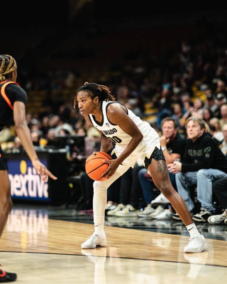 Jaylyn Sherrod on the court
