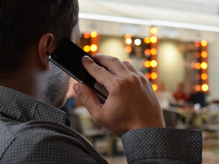 Man calls 911 during an emergency