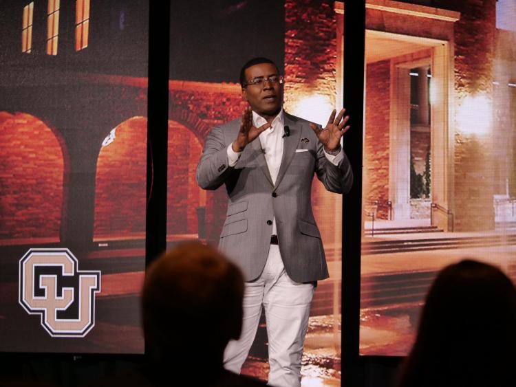 Kevin Corke, White House correspondent for Fox News and CU Boulder journalism alumnus, speaks at CU Boulder Next Washington, D.C. Photo by Glenn Asakawa.