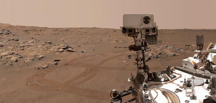 Perseverance takes a selfie of its SuperCam instrument
