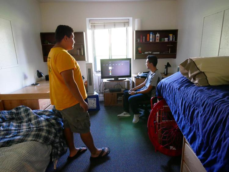 New roommates settle in after move-in