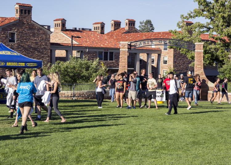 Students enter Farrand Field for Welcomefest