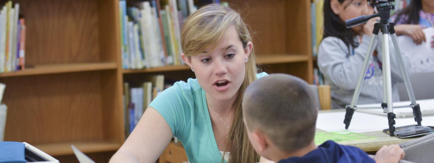 CU students helps Sanchez Elementary students with STEM projects as part of the El Pueblo Magico program. (Photo by Glenn Asakawa/University of Colorado)