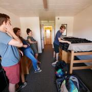 Siblings help CU Boulder student during move-in 2016