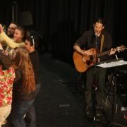 Eyal Rivlin jams with students in second annual Hebrew Shmooze-A-Palooza