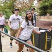 Students helping at move in day