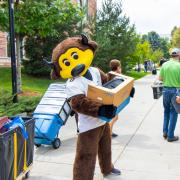 Chip pitches in during move-in 2018