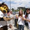 Chip and CU volunteer help new student on Move In Day 2015