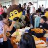 Children and parents eat lunch with Chip
