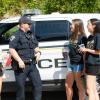 students talking to a CU Boulder police officer