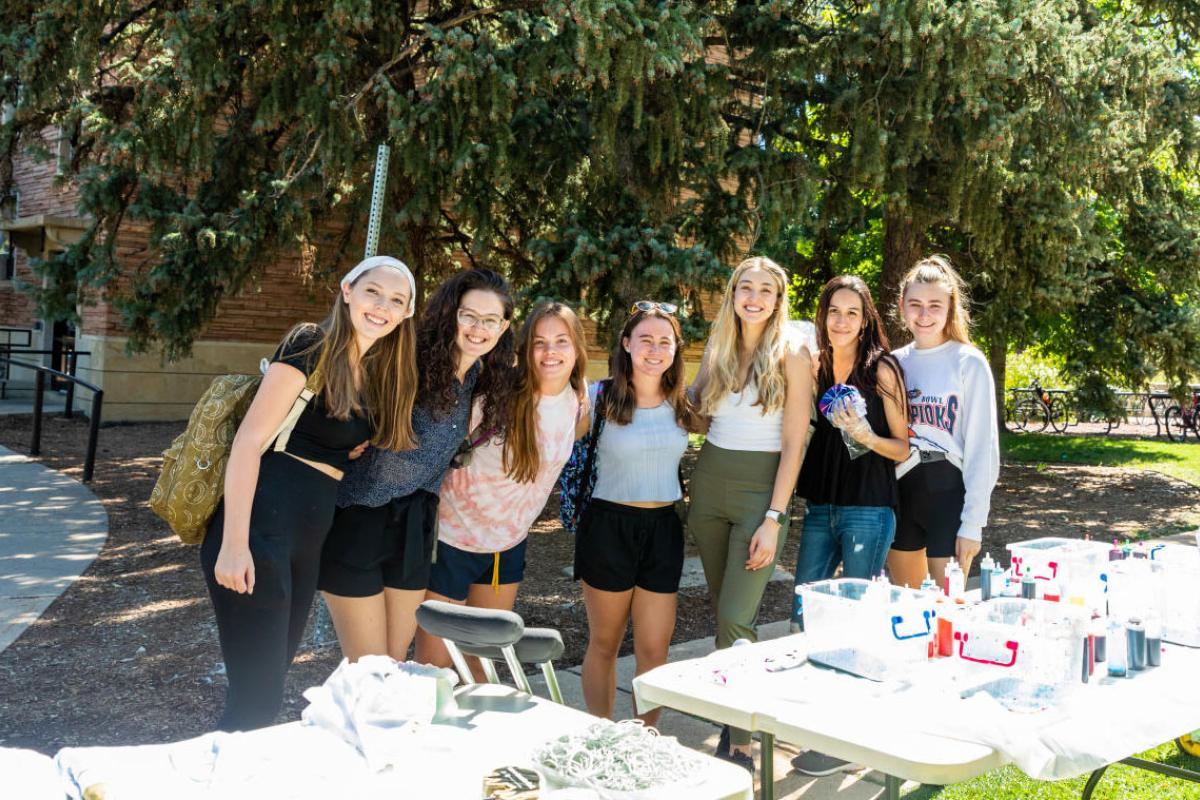 transfer student tie-dye day