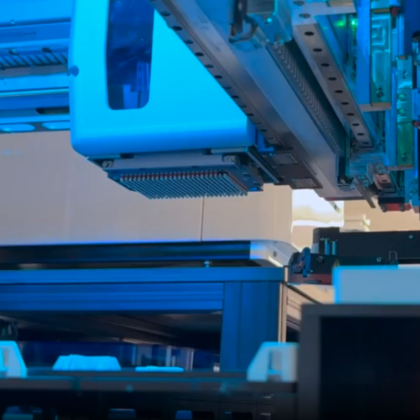 Close up on a complex machine in a laboratory.