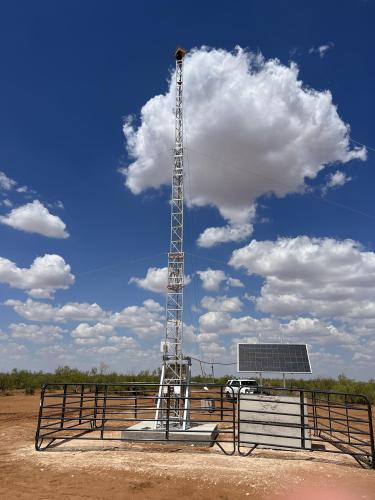 High tower with the sensor on top, a blue sky in the background